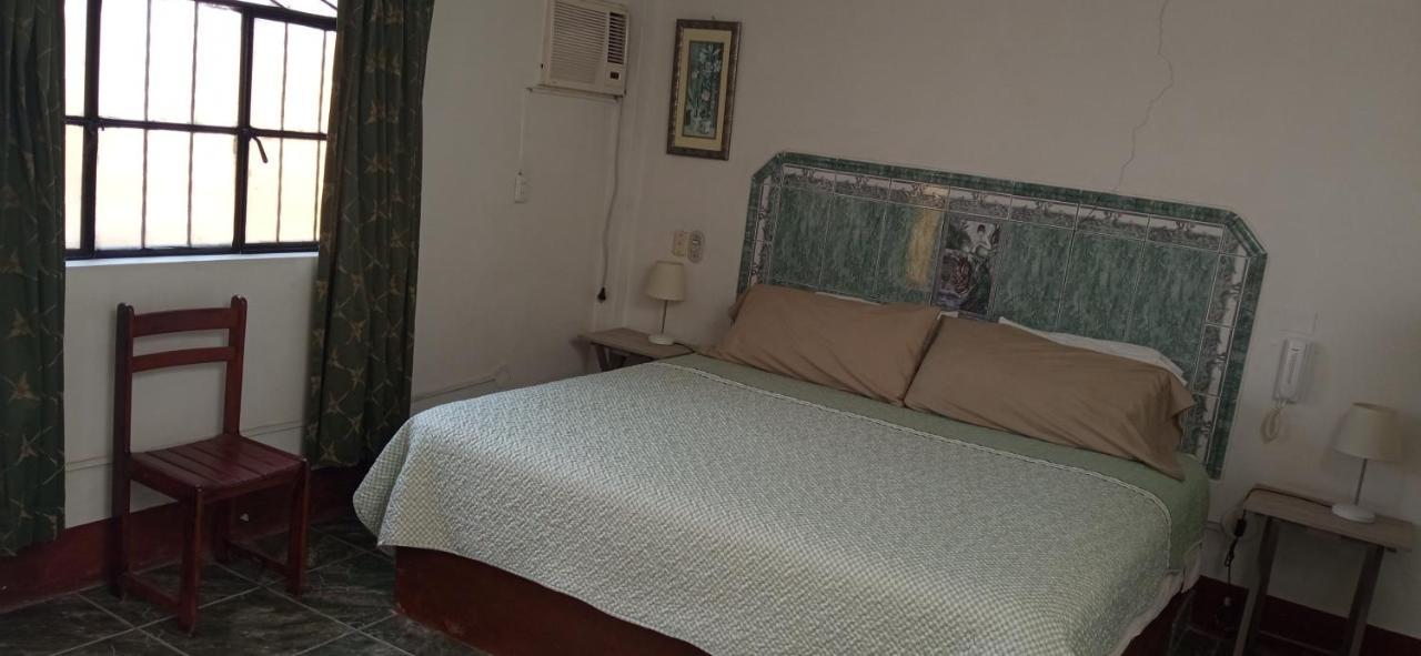 Motel Sahara Suites Barranca Bagian luar foto